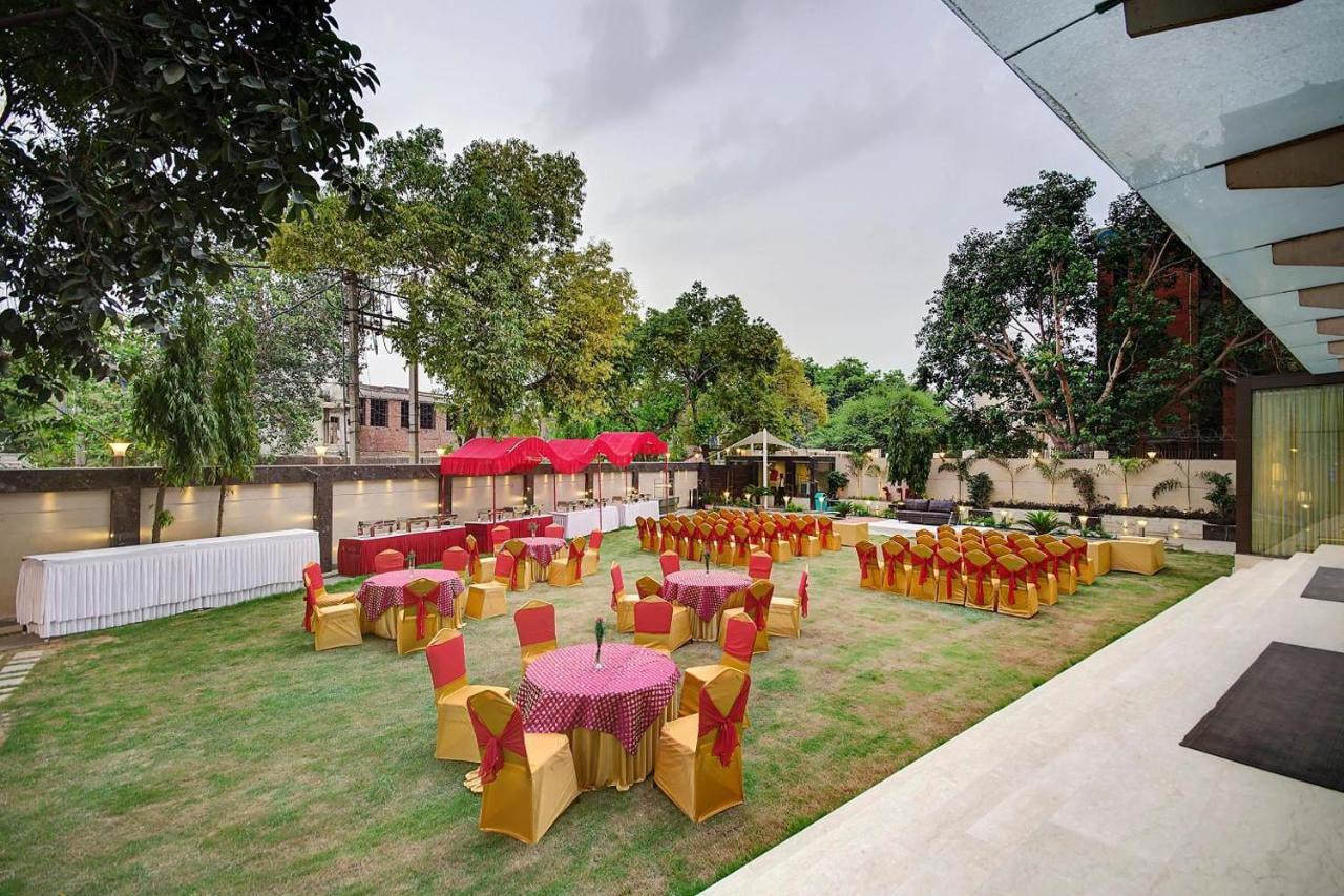 The Palm Spring A Boutique Hotel Naraina Нью-Дели Экстерьер фото